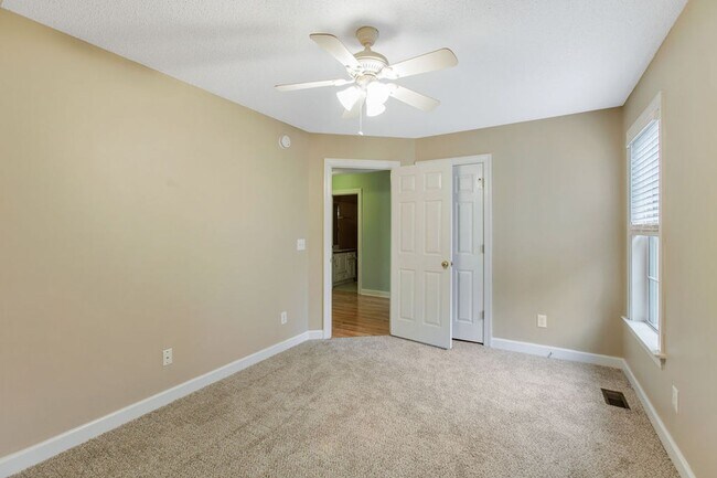 Building Photo - Adorable Ranch Home With Garage and Screen Porch!
