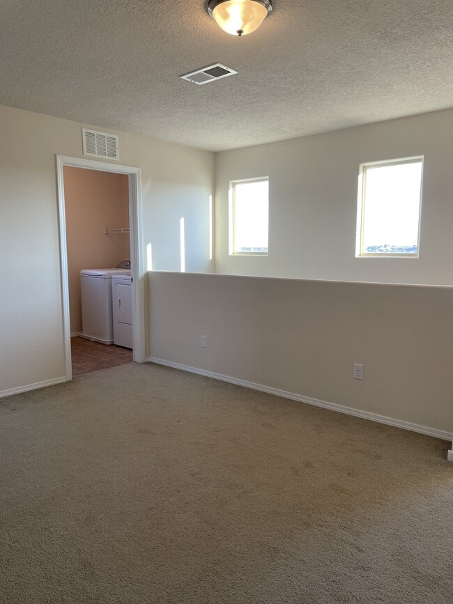 Building Photo - 2230 Vista de Colinas Dr SE