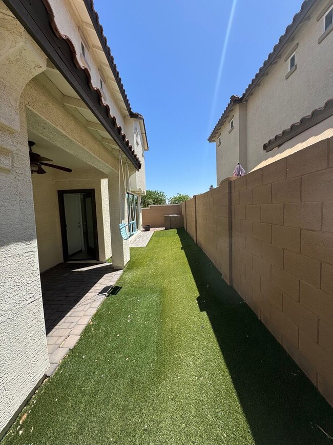 Building Photo - Upgraded Corner Townhome in the Heart of G...