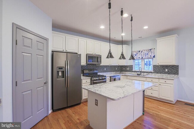 Building Photo - 9300 Summit View Way