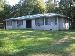 Building Photo - TWO BEDROOM, ONE BATH DUPLEX