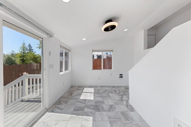 Building Photo - Updated Duplex
