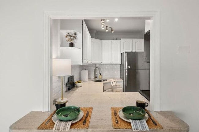 Building Photo - APARTMENT