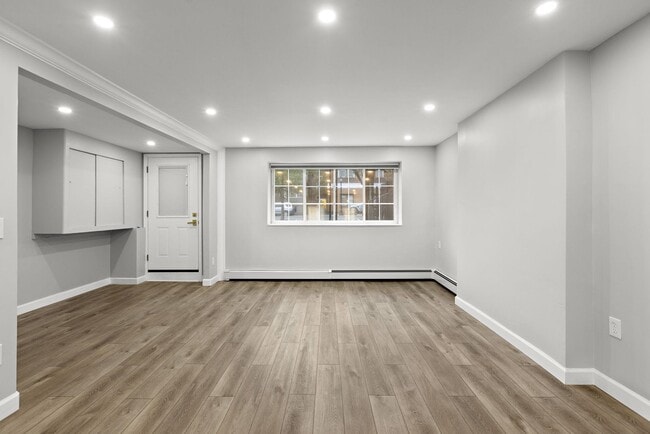 Building Photo - 518 New York Ave