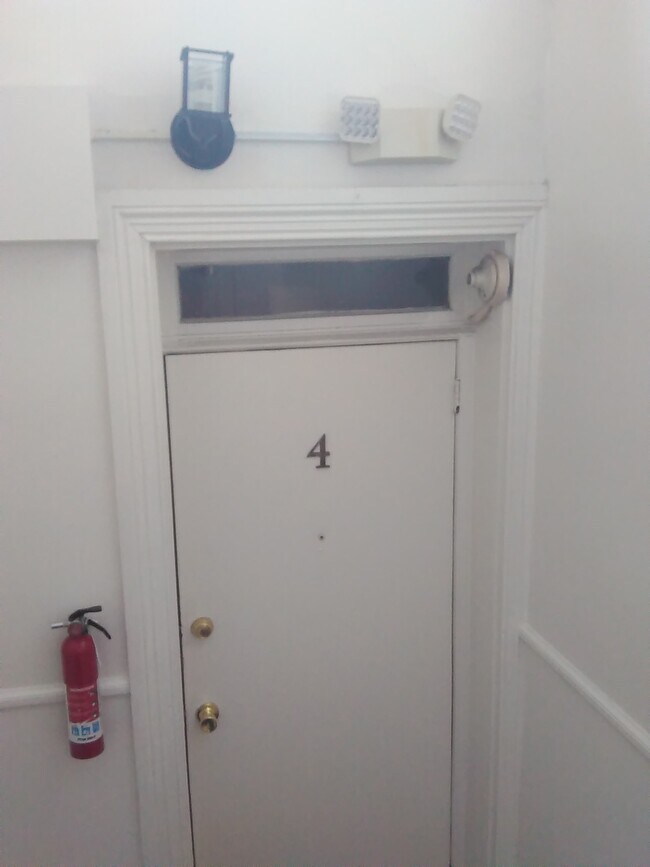 Building Photo - Video in pictures! 3rd Floor 1 Bedroom in Downtown York
