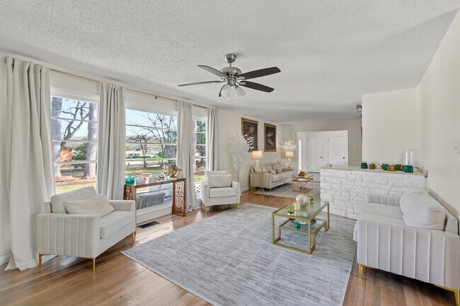 Building Photo - 8009 Whitesburg Dr