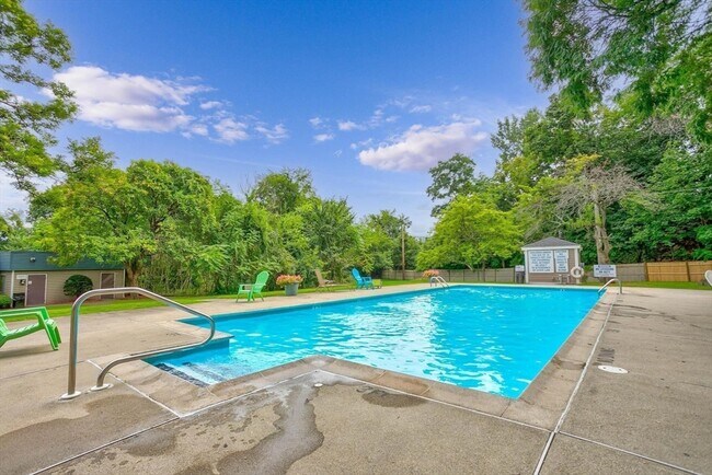 Building Photo - 200 Swanton St