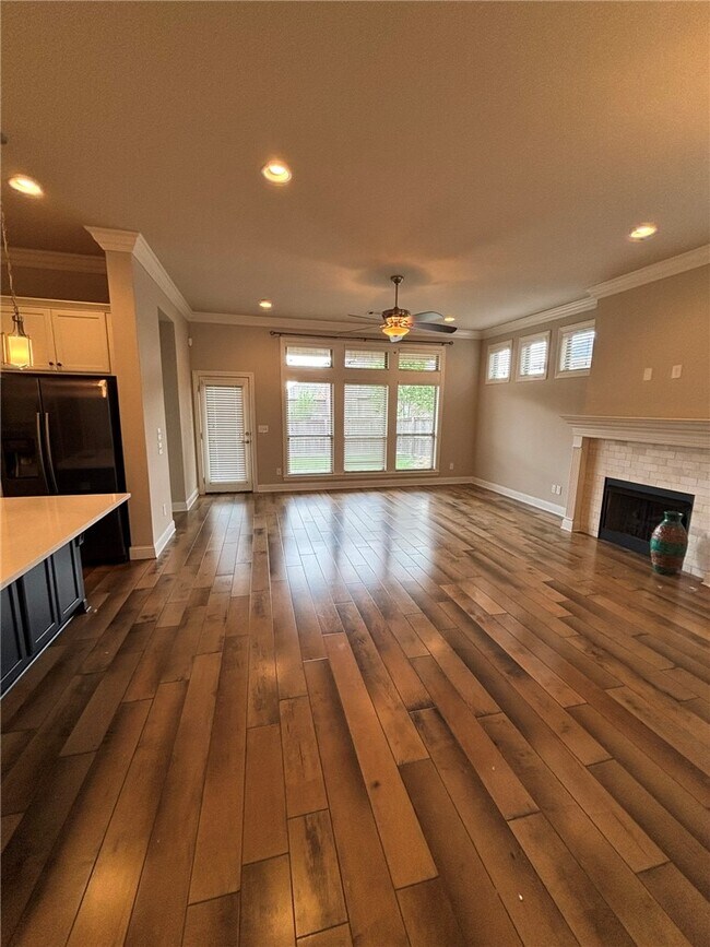 Building Photo - 4612 SW Birmingham St