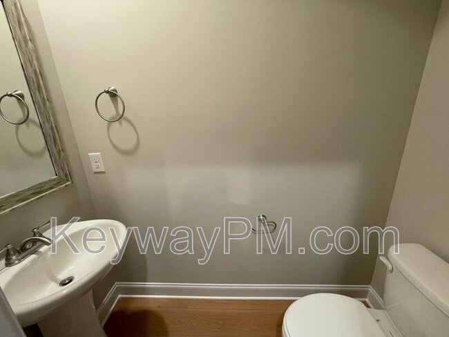 Building Photo - 3035 Venetian Dr