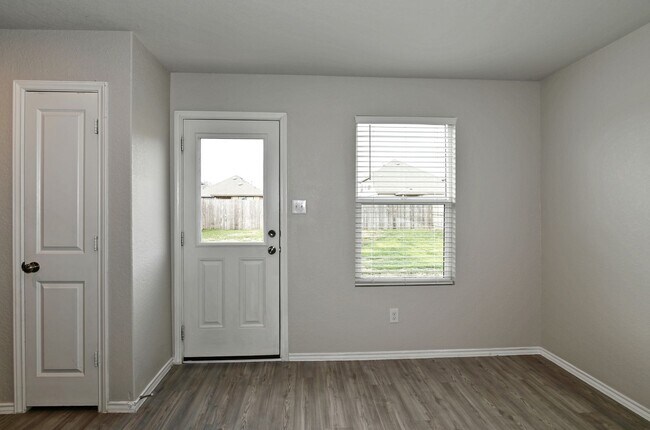 Building Photo - 7927 Dovers Den
