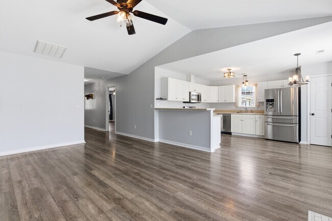 Building Photo - 127 Bermuda View