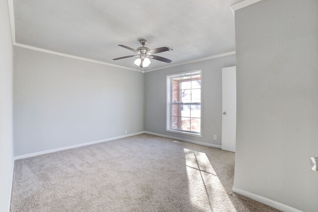 Building Photo - Stunning 4 Bed 3 Bath Home on Quiet Street!