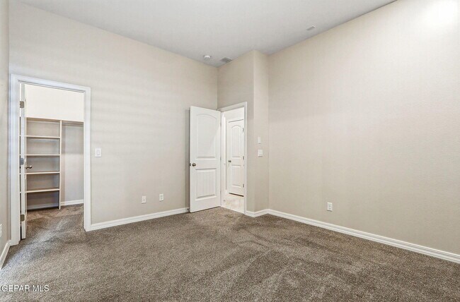 Building Photo - 925 Louisiana Downs Ave