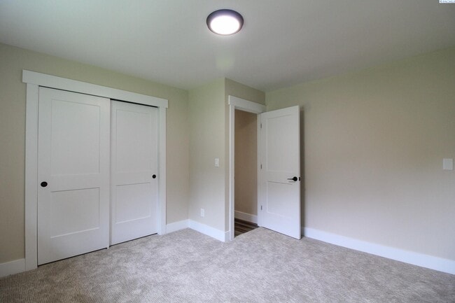 Building Photo - 5 Bed/3 Bath House in Kennewick Canyon Lakes