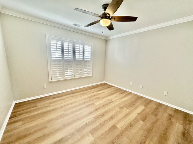 Building Photo - Recently Updated Two Bedroom Home in Sun C...