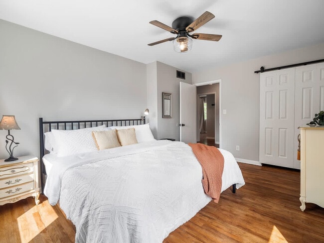 Building Photo - 670 Treeside Dr