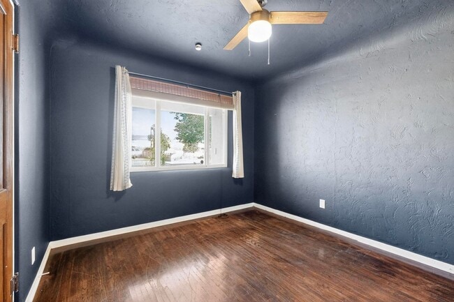 Building Photo - UPTOWN 2/bd 1/ba 1/cg 950/sf