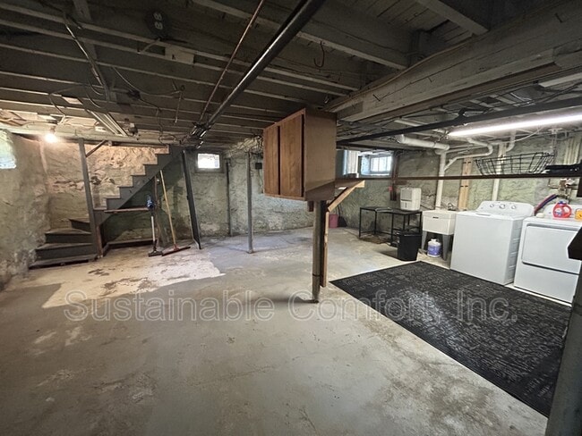 Building Photo - 85 Quinapoxet Ln