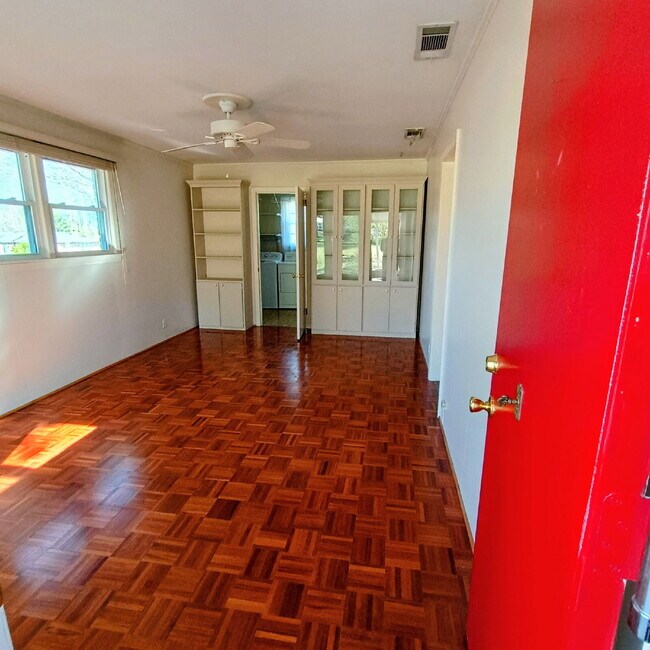 Building Photo - Modern Comforts with Granite & Hardwood Finishes!" 3 Bedroom 2 bath home.