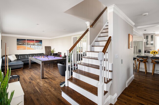 Building Photo - 187 Dolphin Cove Quay