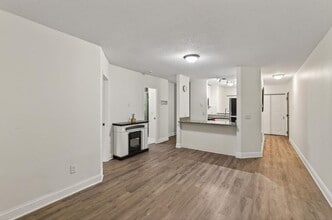 Building Photo - Newly Remodeled 2Bed 1Bath Townhome in Prior Lake!