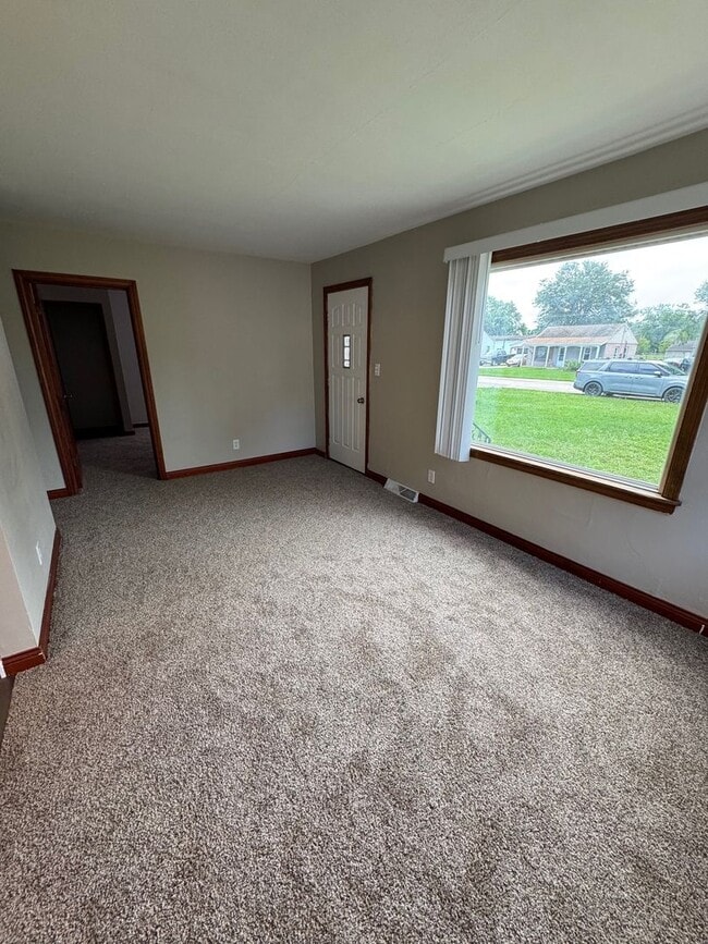 Building Photo - Two Bedroom One Bathroom Home in Machesney...