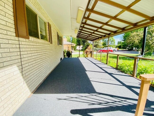 Building Photo - 1920 Sabin Dr