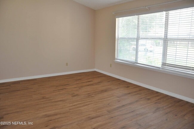 Building Photo - 2105 Hovington Cir W
