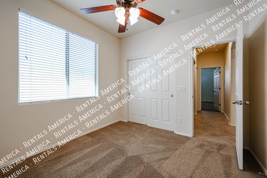 Building Photo - 4325 W Powell Dr