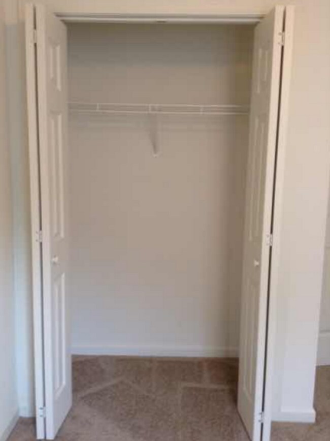 Building Photo - 3 bedroom, 2.5 bath Townhome