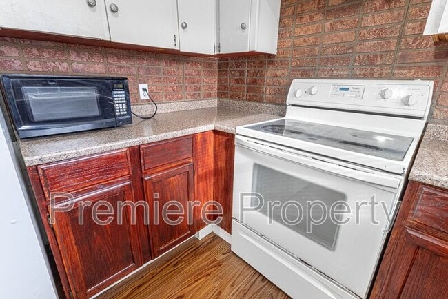 Building Photo - 7111 NE 52nd St