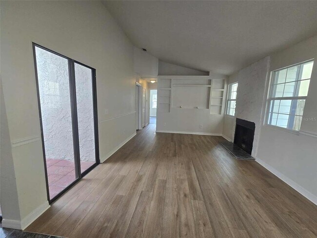 Building Photo - 4302 Venice Dr