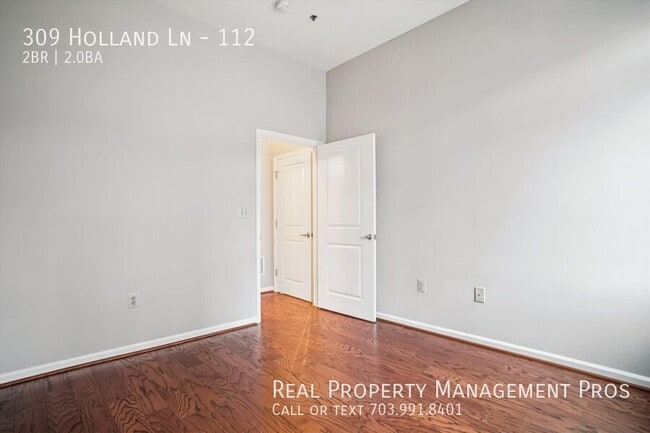 Building Photo - 309 Holland Ln