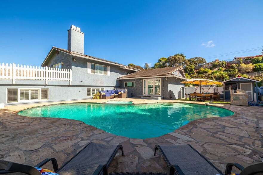 Building Photo - 4880 Kane St