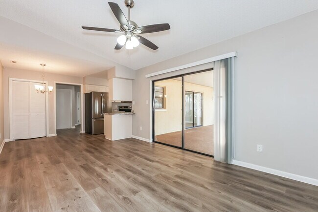 Building Photo - 813 Regal Palm Ct