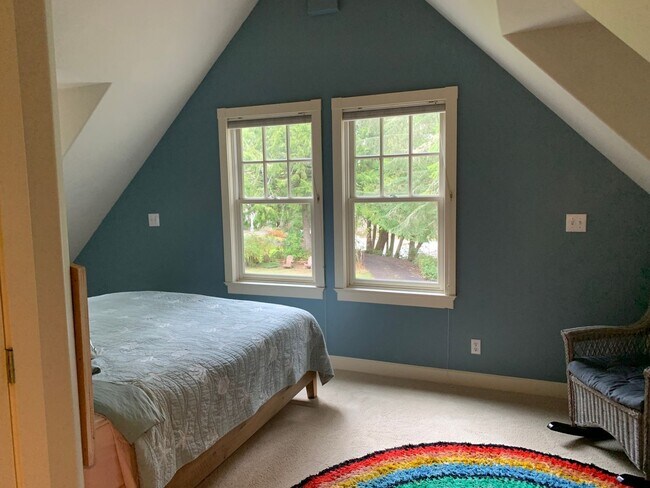 Building Photo - Charming 1BR House in Shelton