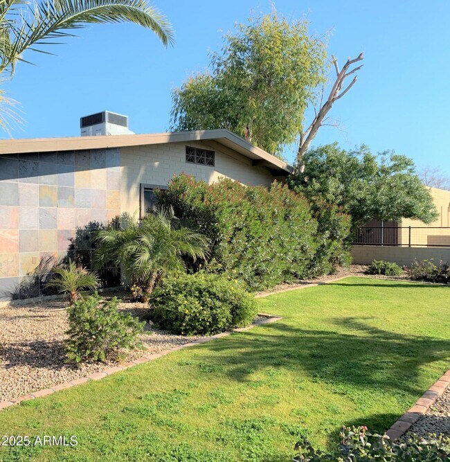 Building Photo - 3646 E Montecito Ave