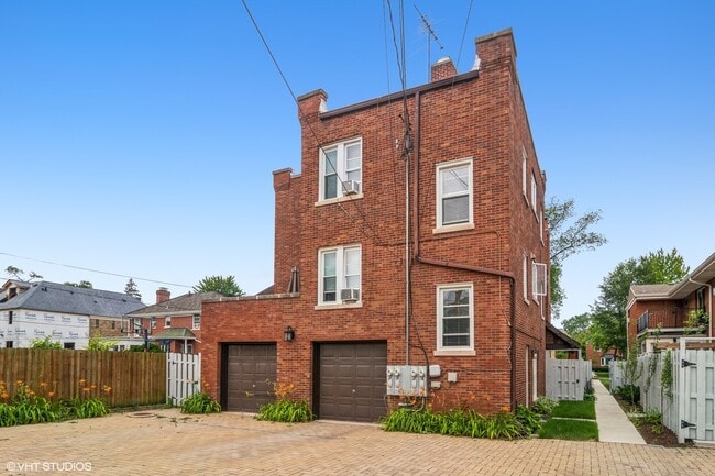 Building Photo - 1443 Bonnie Brae