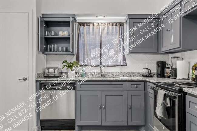 Building Photo - 12811 Pandora Dr