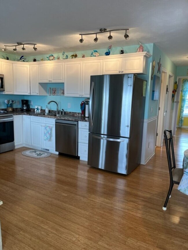 Building Photo - SEASONAL RENTAL 2 Bedroom Condo in Surf Ci...