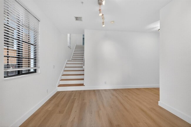 Building Photo - 2678 Center Ct Dr