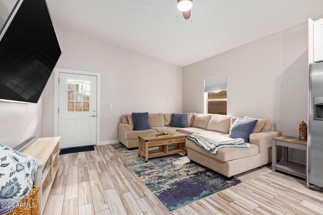 Building Photo - 2647 E Contention Mine Rd