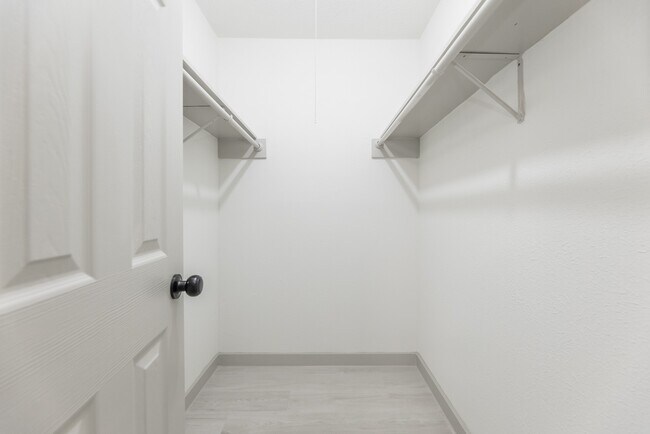 Building Photo - 7115 Falling Waters Dr