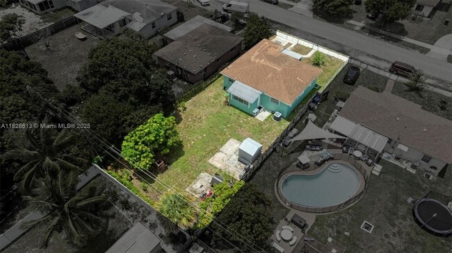 Building Photo - 2502 Funston St