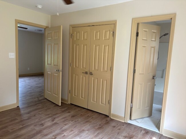 Building Photo - 1302