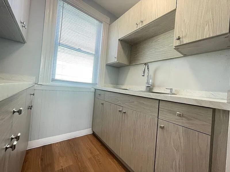 Building Photo - 231 Laurel, 3