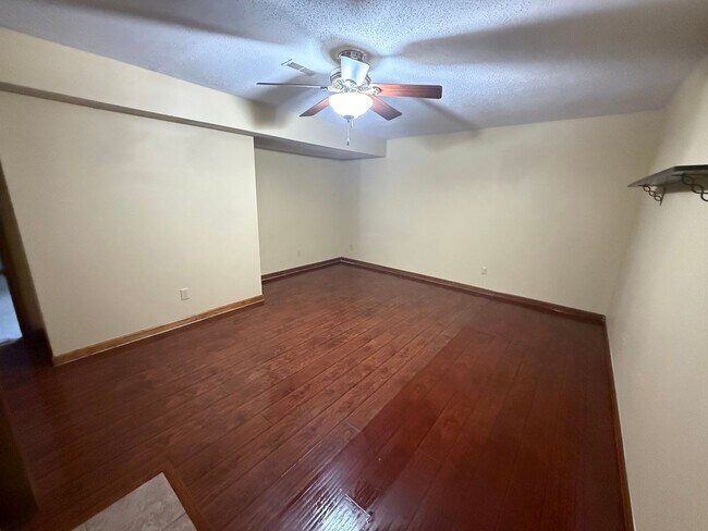 Building Photo - Big on Space. Big on Convenience. Big on Comfort.