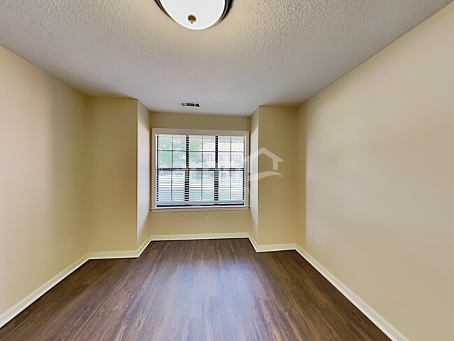 Building Photo - 6771 Oakmoor Cir S