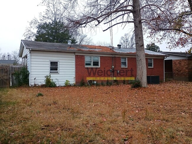 Building Photo - Cozy 2BR Home with Fenced Yard