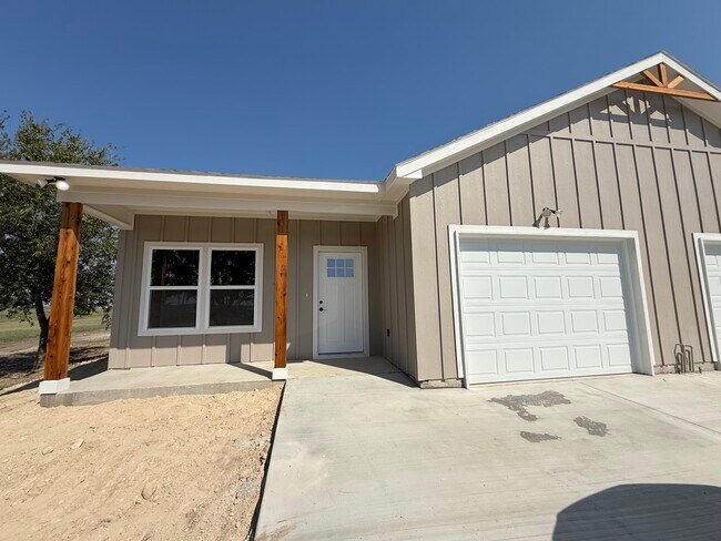 Building Photo - 382 Private Rd